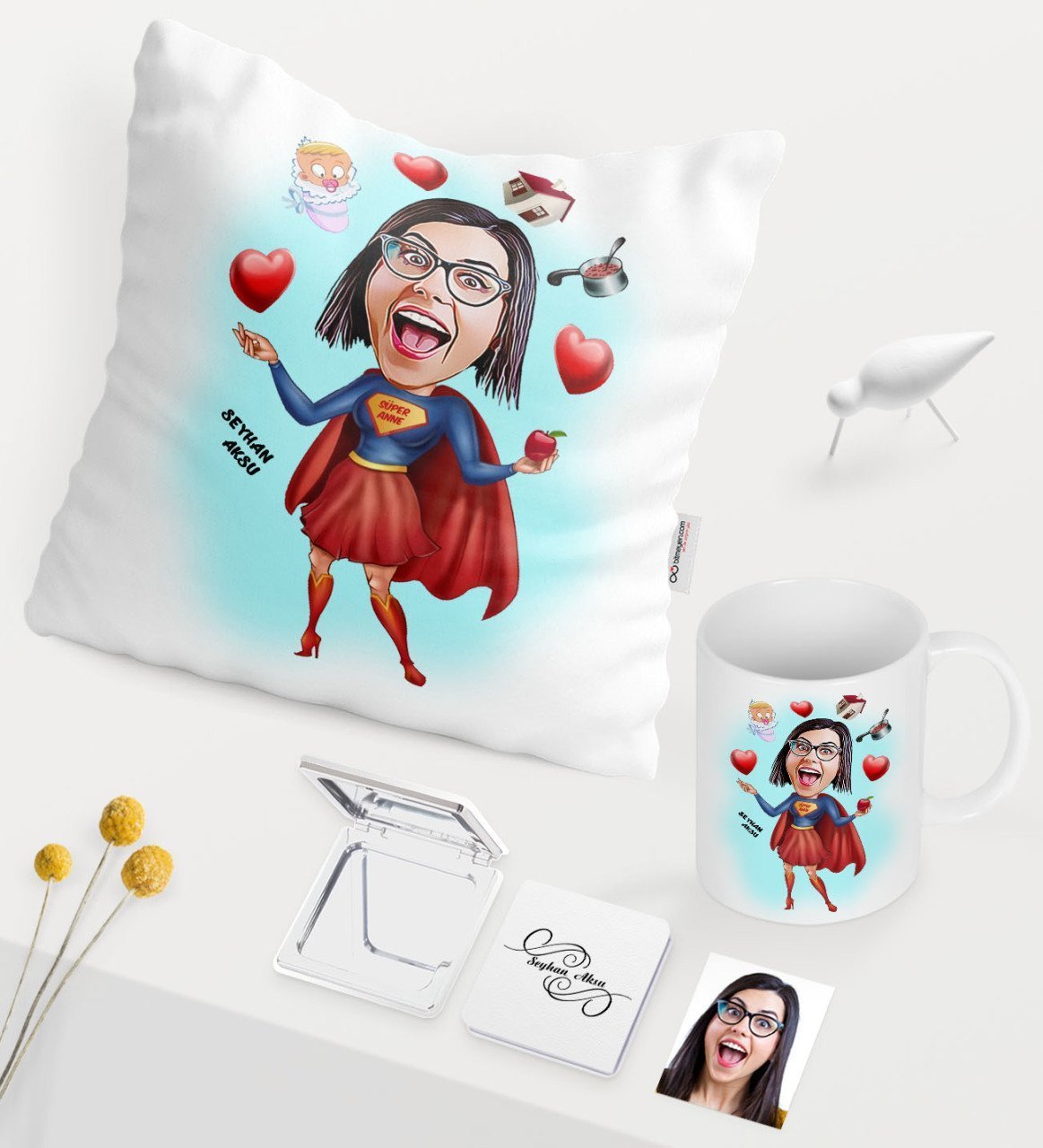 Kişiye Özel Süper Anne Karikatürlü Beyaz Kupa Ayna Yastık Seti