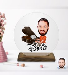 Kişiye Özel Erkek Piyanist Karikatürlü Yuvarlak Ahşap Standlı Biblo-1