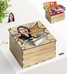 Kişiye Özel Ahşap Kutuda Bayan Asistan Karikatürlü Nostaljik Lezzetler Hediye Seti