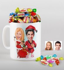 Kişiye Özel Yeni Yıl Sevgililer Karikatürlü Beyaz Kupa ve Haribo Şeker Hediye Seti-5