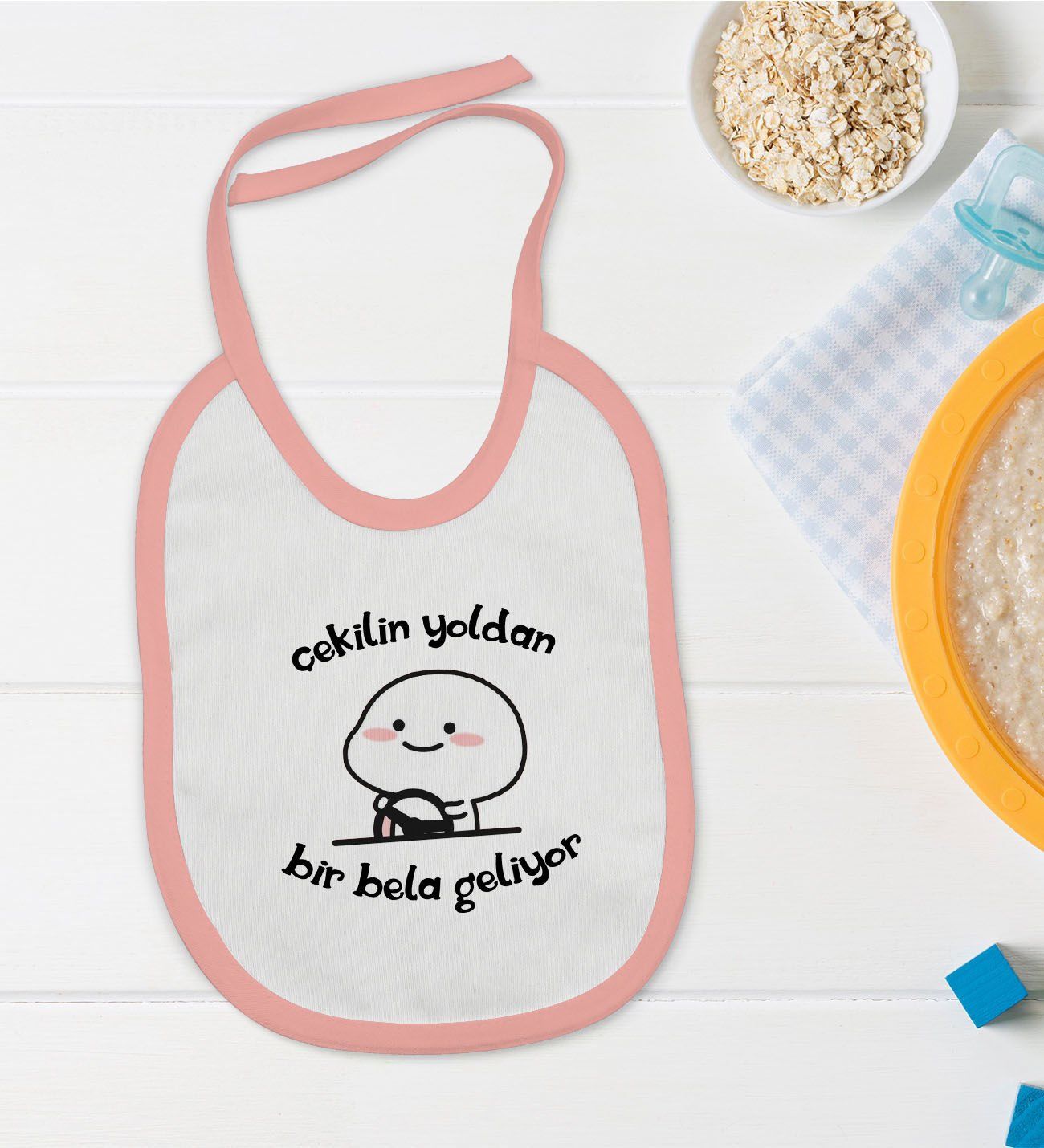 BK Kids Bir Bela Geliyor Tasarımlı Pembe Bebek Mama Önlüğü-1