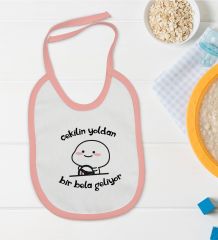 BK Kids Bir Bela Geliyor Tasarımlı Pembe Bebek Mama Önlüğü-1