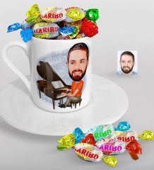 Kişiye Özel Bay Piyanist Karikatürlü Türk Kahvesi Fincanı ve Haribo Şeker Hediye Seti