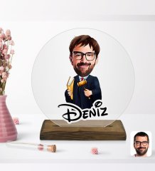 Kişiye Özel Erkek Hakim Karikatürlü Yuvarlak Ahşap Standlı Biblo-1