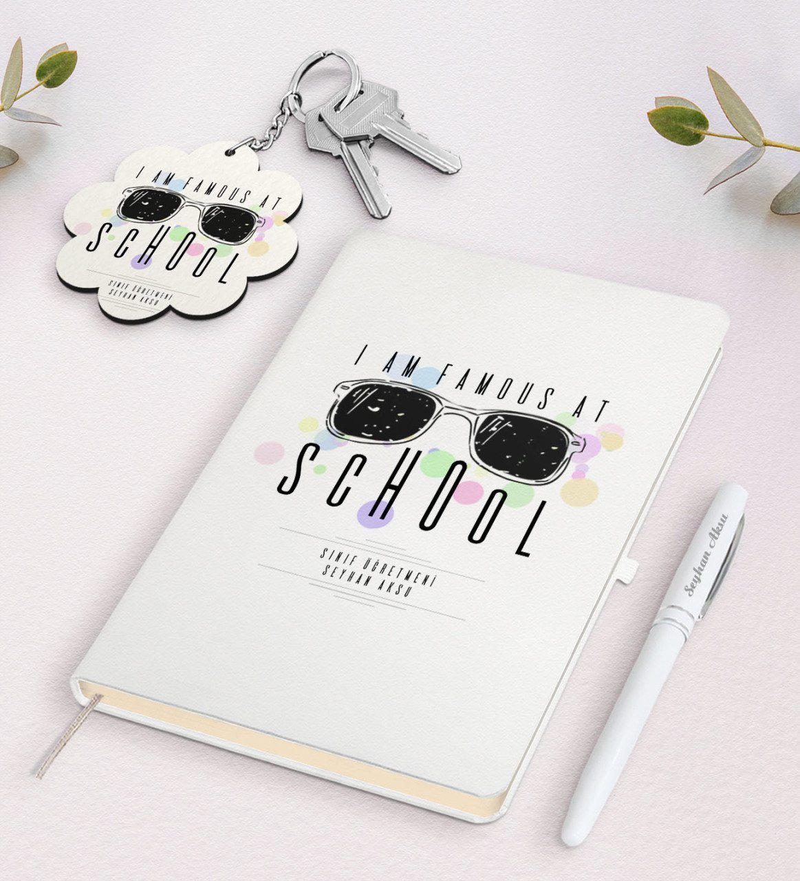 Kişiye Özel Okulda Ünlüyüm Beyaz Defter Kalem ve Anahtarlık Hediye Seti-4