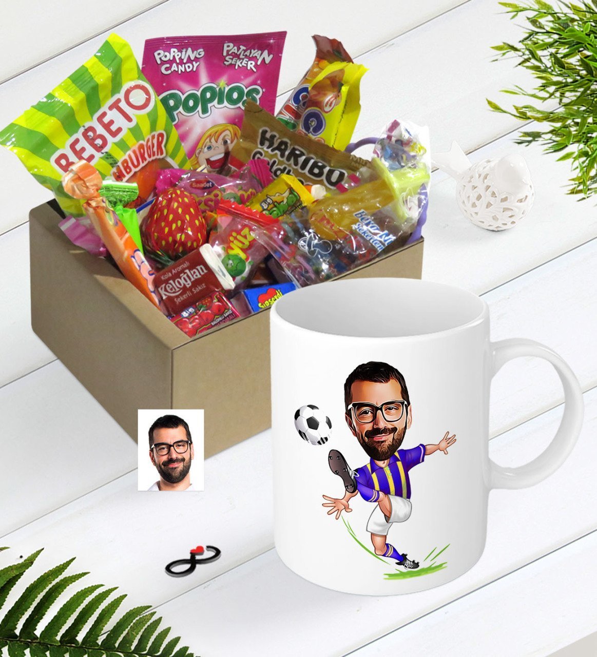 Kişiye Özel Sarı Lacivert Futbolcu Karikatürlü Nostaljik Lezzetler Kupa Seti