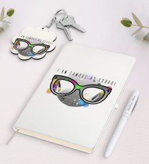Kişiye Özel Okulda Ünlüyüm Beyaz Defter Kalem ve Anahtarlık Hediye Seti-3