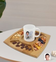 Kişiye Özel Erkek Kaptan Pilot Karikatürlü Beyaz Kupa ve Doğal Masif Ahşap 4 Bölmeli Sunum Tabağı Çerezlik Hediye Seti-1