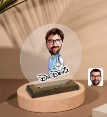 Kişiye Özel Erkek Doktor Karikatürlü Yuvarlak Ahşap Standlı Biblo-8