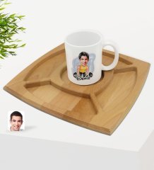 Kişiye Özel Erkek Halterci Karikatürlü Beyaz Kupa ve Doğal Masif Ahşap 4 Bölmeli Sunum Tabağı Çerezlik Hediye Seti-1
