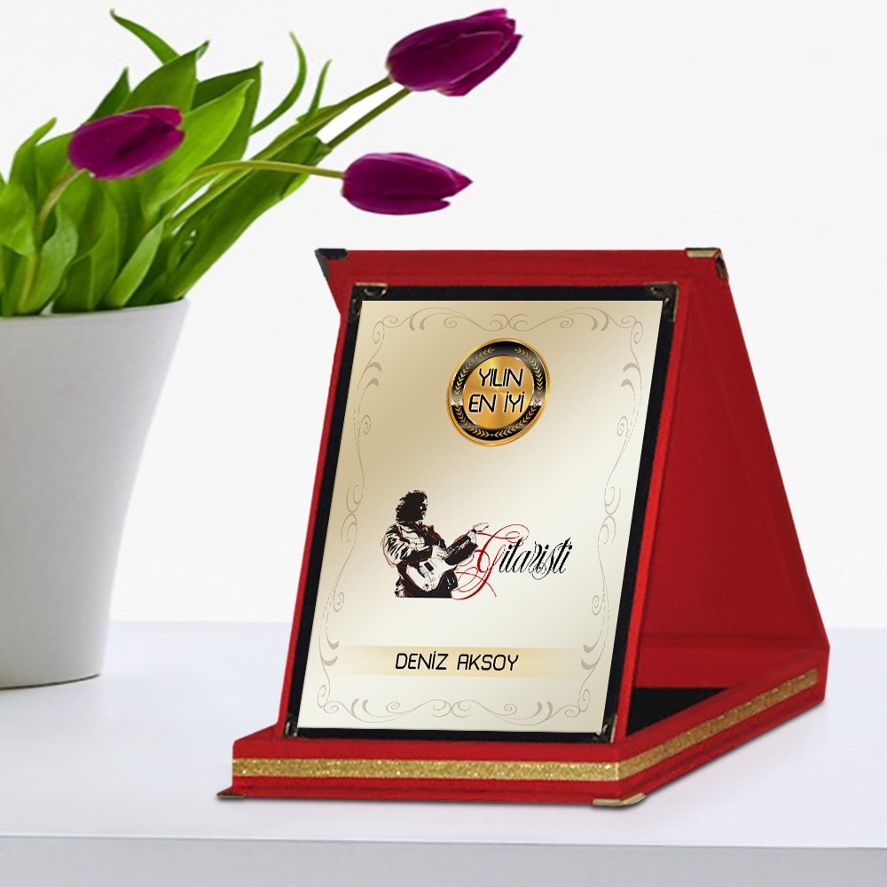 Kişiye Özel Yılın En İyi Gitaristi Kırmızı Plaket Ödülü - 1
