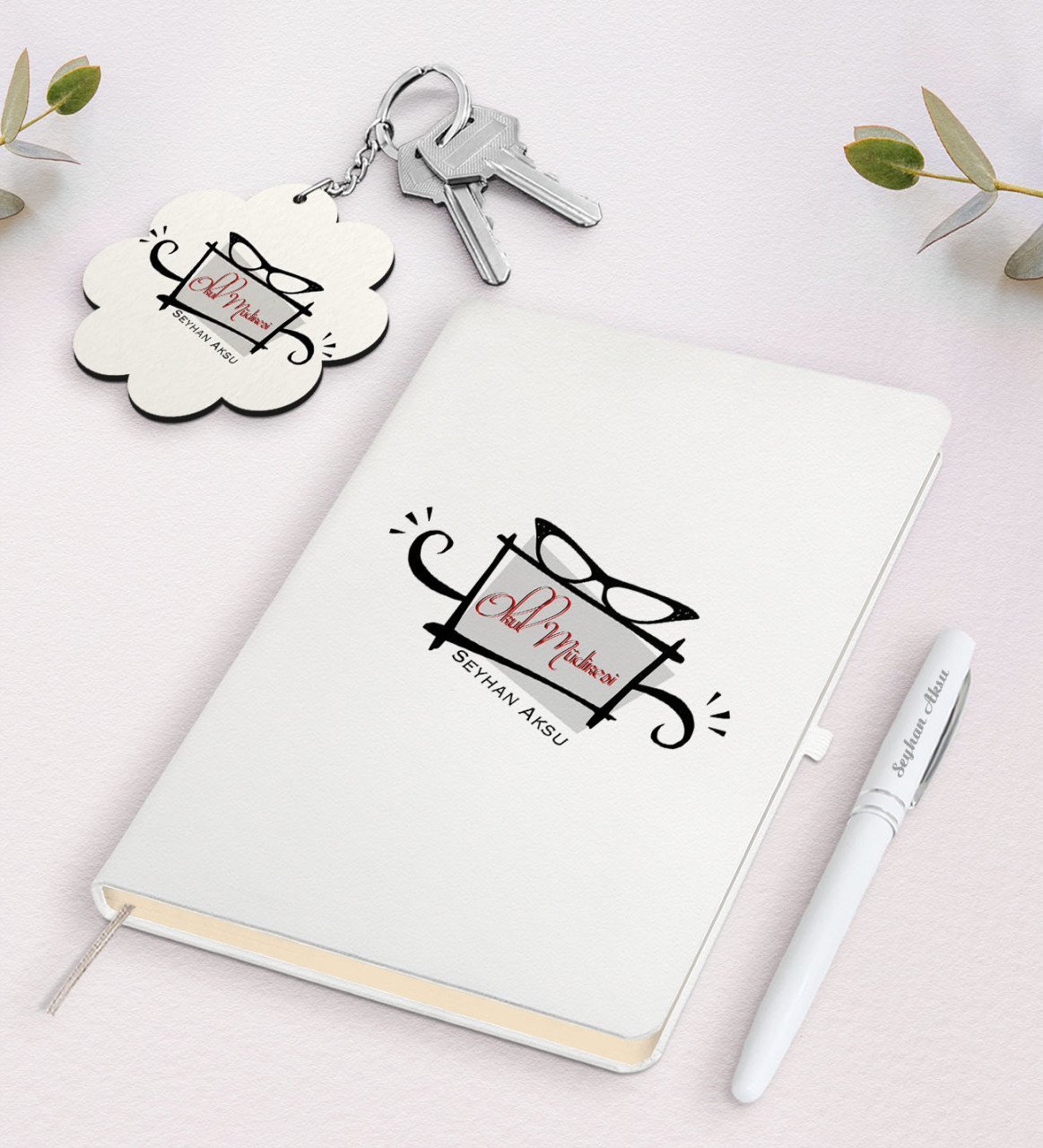 Kişiye Özel Okul Müdiresi Beyaz Defter Kalem ve Anahtarlık Hediye Seti