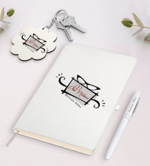 Kişiye Özel Okul Müdiresi Beyaz Defter Kalem ve Anahtarlık Hediye Seti