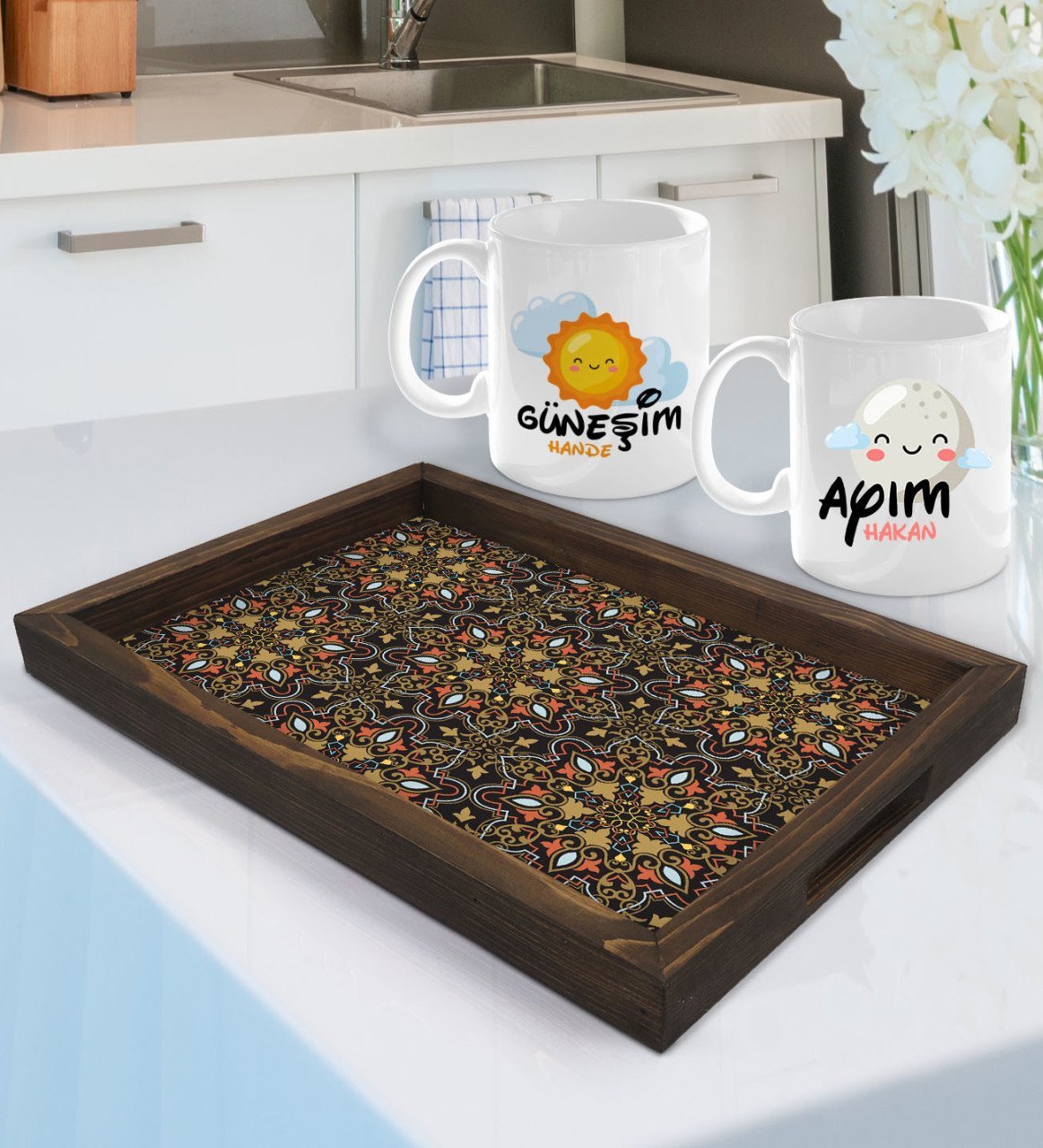 Kişiye Özel Güneşim ve Ayım Tasarımlı 2'li Kupa Bardak Seti ve Doğal Ahşap Tepsi