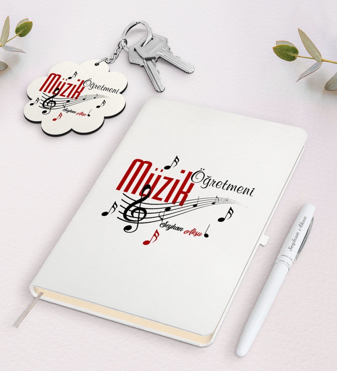 Kişiye Özel Müzik Öğretmeni Beyaz Defter Kalem ve Anahtarlık Hediye Seti