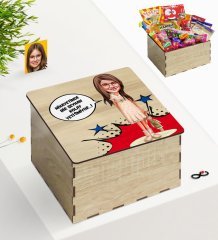 Kişiye Özel Ahşap Kutuda Kız Çocuk Kolay Yetişmiyor Karikatürlü Nostaljik Lezzetler Hediye Seti-1
