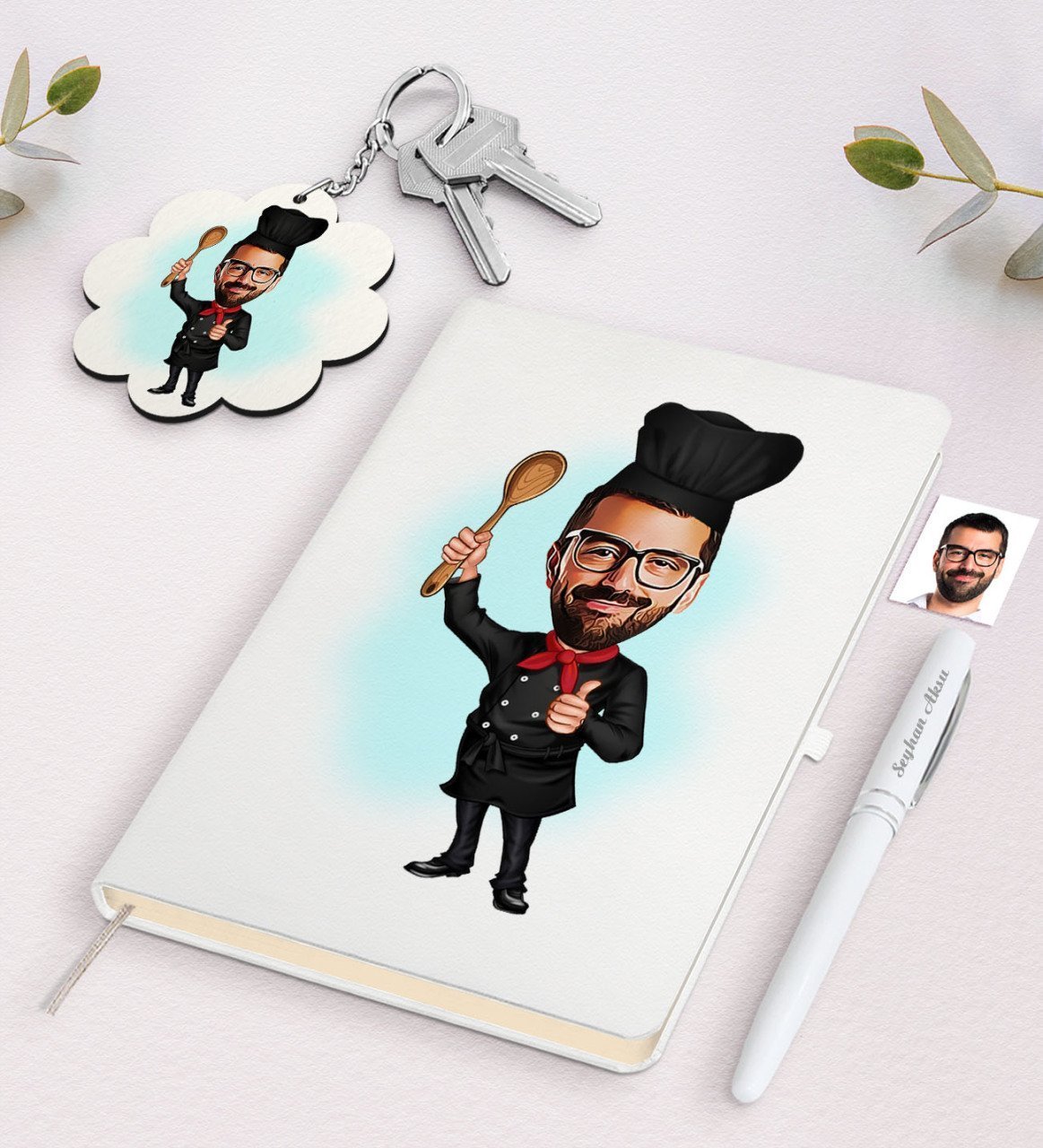 Kişiye Özel Erkek Master Chef Karikatürlü Beyaz Defter Kalem ve Anahtarlık Hediye Seti