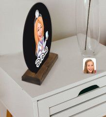 Kişiye Özel Kadın Diş Hekimi Karikatürlü Yuvarlak Ahşap Biblo-1