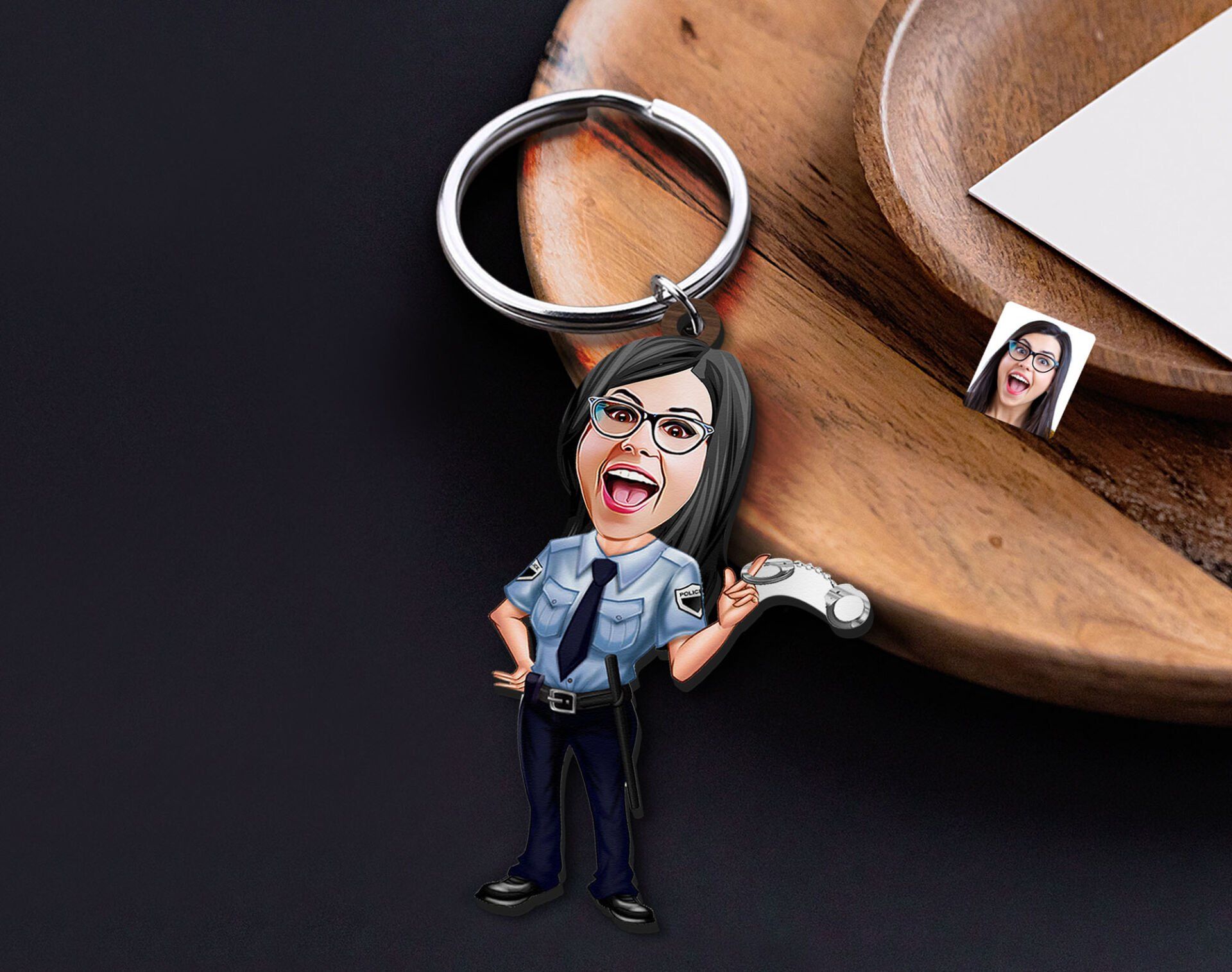 BK Gift Kişiye Özel Polis Karikatürlü Ahşap Anahtarlık-3 Sevgiliye Hediye, Arkadaşa Hediye, Doğum Günü Hediyesi