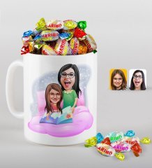 Kişiye Özel Anneler Günü Temalı Anne Kız Karikatürlü Beyaz Kupa ve Haribo Şeker Hediye Seti-3