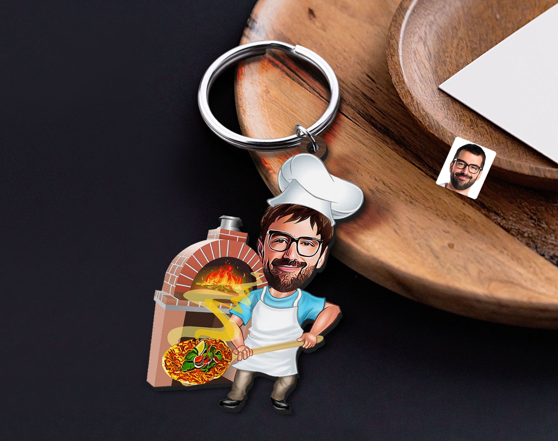 BK Gift Kişiye Özel Pizza Chef Karikatürlü Ahşap Anahtarlık-1 Sevgiliye Hediye, Arkadaşa Hediye, Doğum Günü Hediyesi