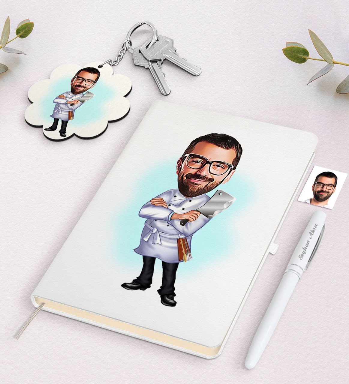 Kişiye Özel Erkek Kasap Karikatürlü Beyaz Defter Kalem ve Anahtarlık Hediye Seti