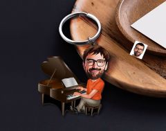 BK Gift Kişiye Özel Piyanist Karikatürlü Ahşap Anahtarlık-1 Sevgiliye Hediye, Arkadaşa Hediye, Doğum Günü Hediyesi