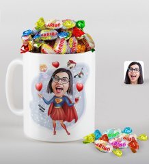 Kişiye Özel Anneler Günü Temalı Süper Anne Karikatürlü Beyaz Kupa ve Haribo Şeker Hediye Seti-1