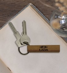 Kişiye Özel Plakalı Lada Logolu Ahşap Dikdörtgen Bar Anahtarlık Model 1