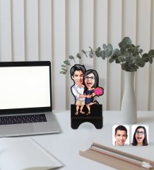 Kişiye Özel Sevgililer Karikatürlü Ahşap Biblo Telefon Standı-108