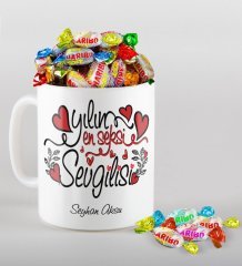 Kişiye Özel Yılın En Seksi Sevgilisi Beyaz Kupa ve Haribo Şeker Hediye Seti