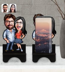 Kişiye Özel Sevgililer Karikatürlü Ahşap Biblo Telefon Standı-105
