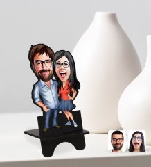 Kişiye Özel Sevgililer Karikatürlü Ahşap Biblo Telefon Standı-105