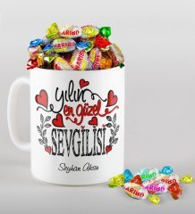 Kişiye Özel Yılın En Güzel Sevgilisi Beyaz Kupa ve Haribo Şeker Hediye Seti