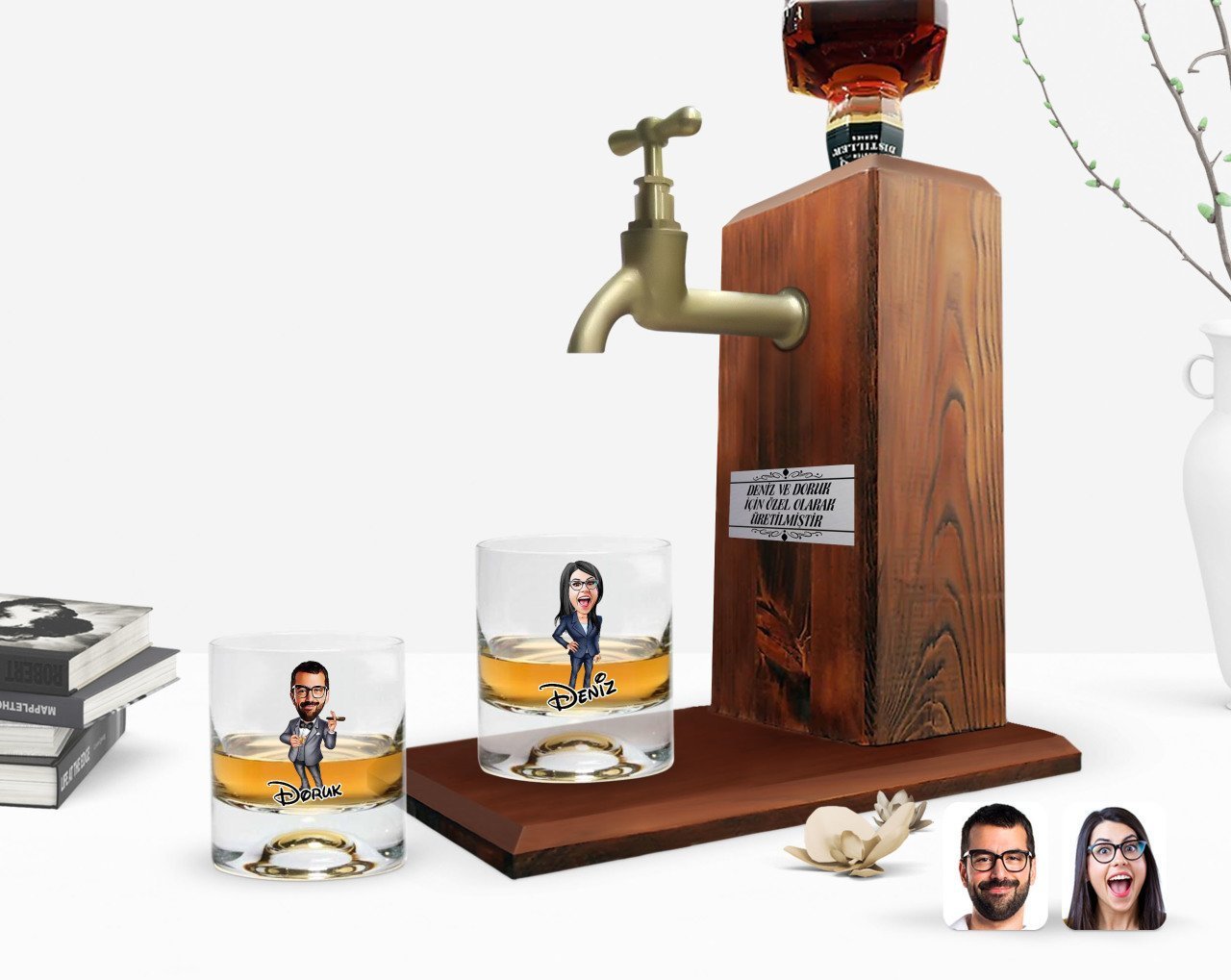 Kişiye Özel Renkli Baskılı Erkek ve Kadın Patron Karikatürlü İkili Viski Bardağı ve Ahşap Viski Standı Hediye Seti-3