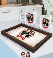 Kişiye Özel İsimli Sevgililer Karikatürlü Doğal Ahşap Tepsi ve 2’li Kupa Bardak Seti-18