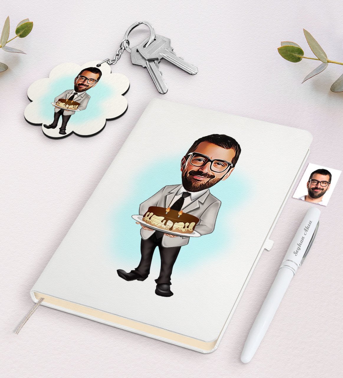 Kişiye Özel Erkek Doğum Günü Karikatürlü Beyaz Defter Kalem ve Anahtarlık Hediye Seti-3