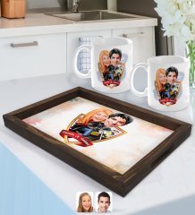 Kişiye Özel İsimli Sevgililer Karikatürlü Doğal Ahşap Tepsi ve 2’li Kupa Bardak Seti-17