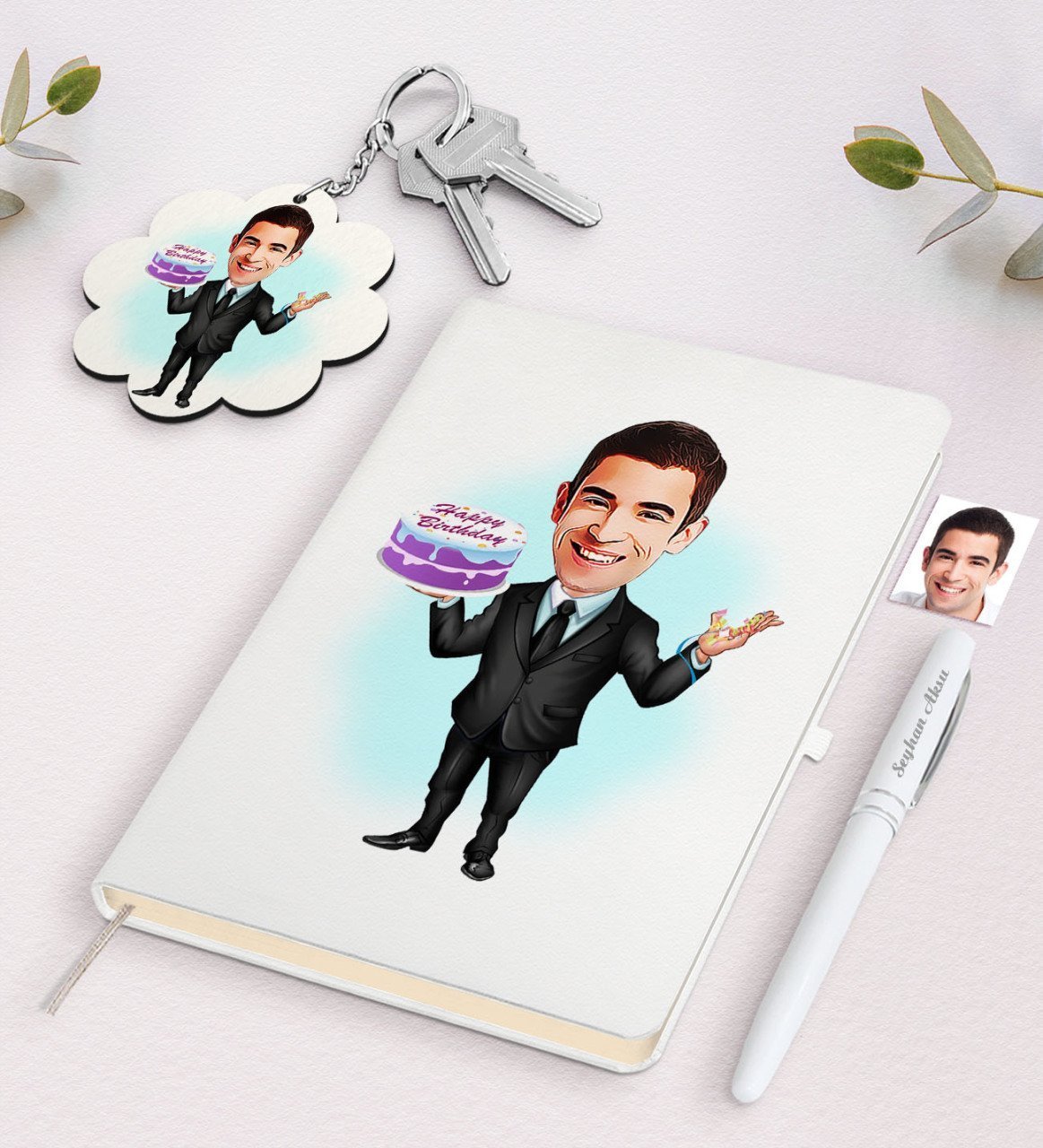 Kişiye Özel Erkek Doğum Günü Karikatürlü Beyaz Defter Kalem ve Anahtarlık Hediye Seti-1