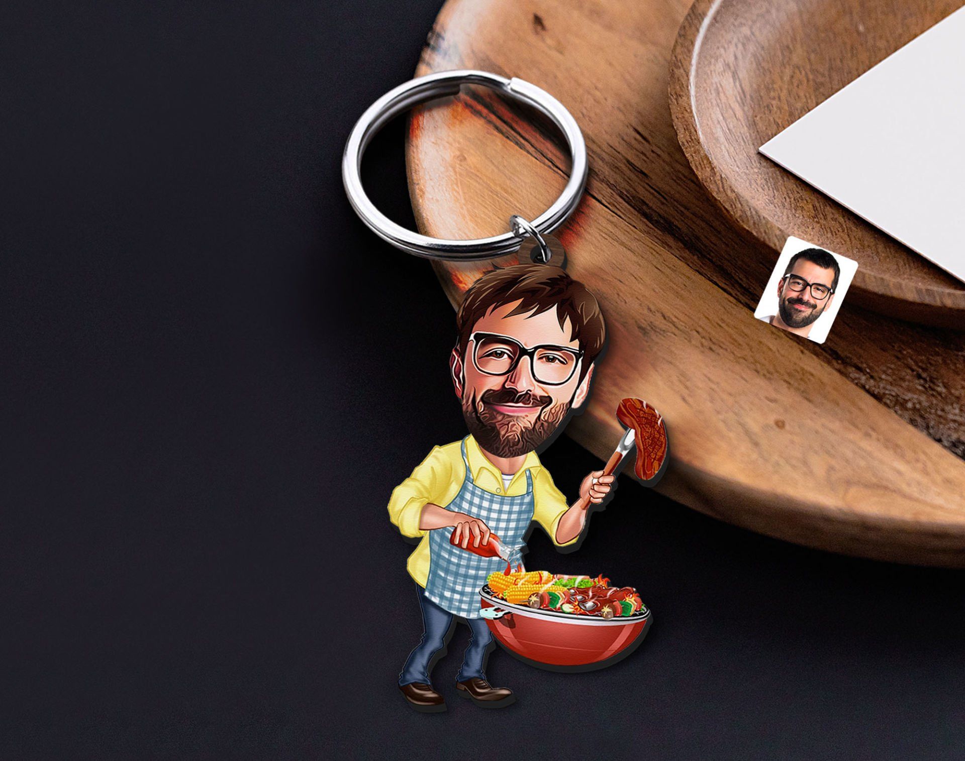 BK Gift Kişiye Özel Mangalcı Karikatürlü Ahşap Anahtarlık-1 Sevgiliye Hediye, Arkadaşa Hediye, Doğum Günü Hediyesi