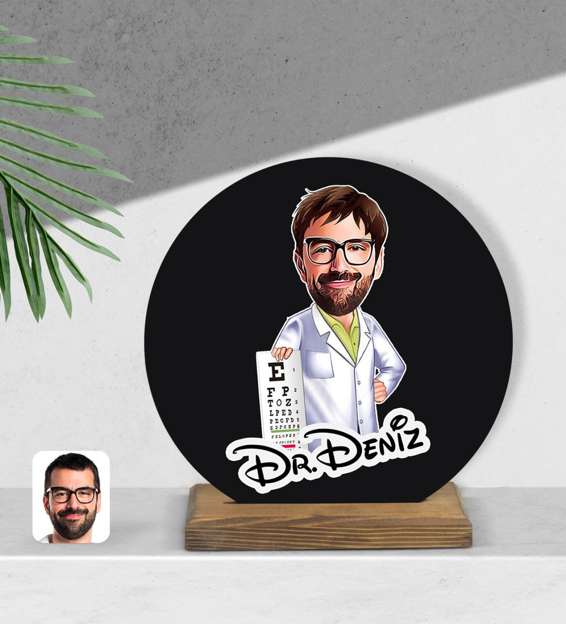 Kişiye Özel Erkek Göz Doktoru Karikatürlü Yuvarlak Ahşap Biblo-1