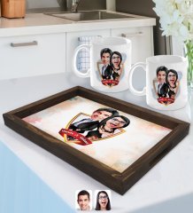 Kişiye Özel İsimli Sevgililer Karikatürlü Doğal Ahşap Tepsi ve 2’li Kupa Bardak Seti-6