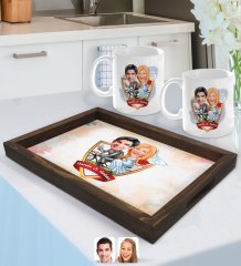 Kişiye Özel İsimli Evleniyoruz Karikatürlü Doğal Ahşap Tepsi ve 2’li Kupa Bardak Seti-3