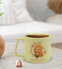 BK Gift Kişiye Özel Karikatürlü Anneler Günü Tasarımlı Pastel Sarı Middle Kupa Bardak, Anneye Hediye, Anneler Günü Hediyesi-4