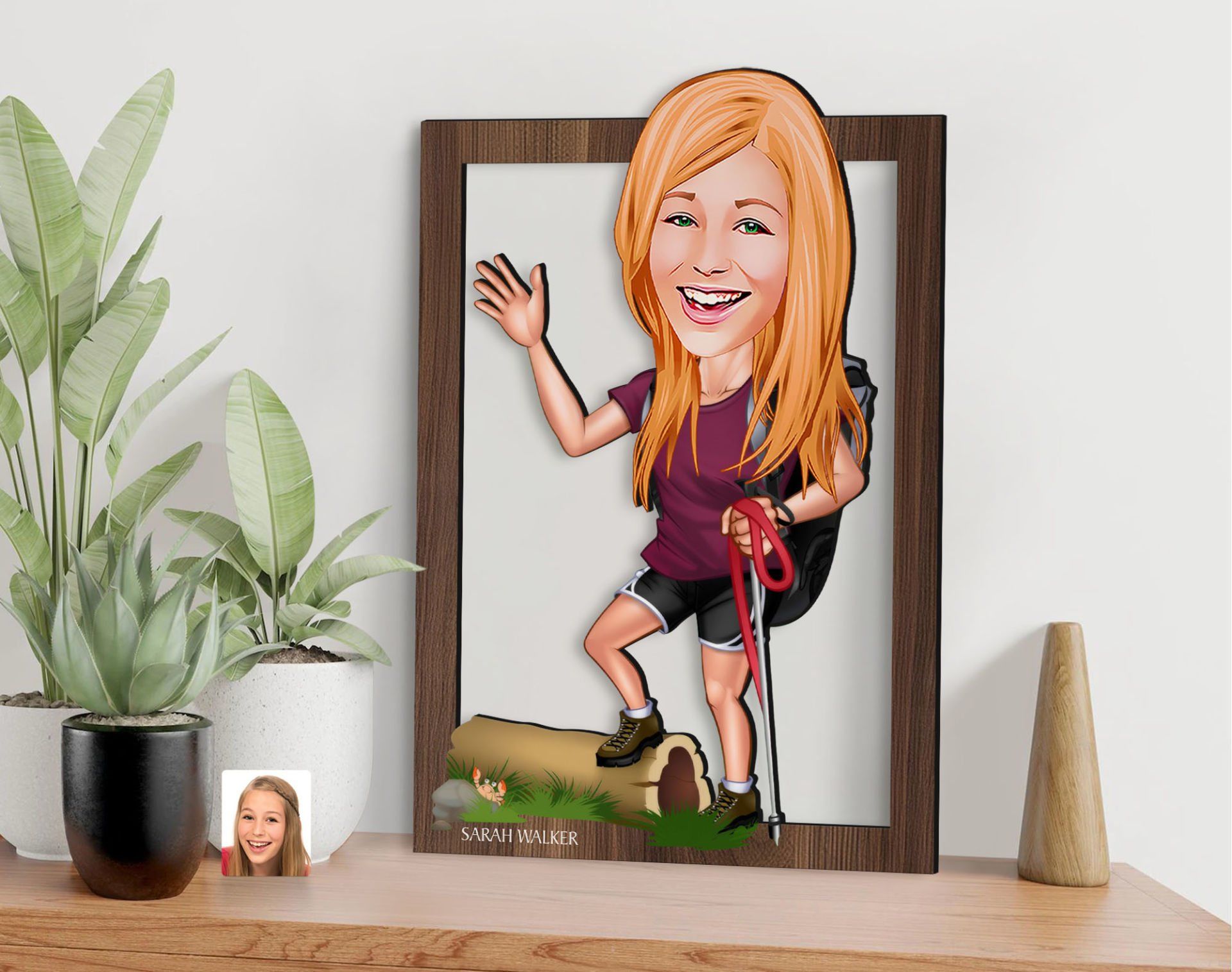 BK Gift Kişiye Özel Kadın Gezgin Karikatürlü 3D Ahşap Tablo-1, Sevgiliye Hediye, Arkadaşa Hediye, Doğum Günü Hediyesi