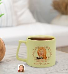 BK Gift Kişiye Özel Karikatürlü Anneler Günü Tasarımlı Pastel Sarı Middle Kupa Bardak, Anneye Hediye, Anneler Günü Hediyesi-3