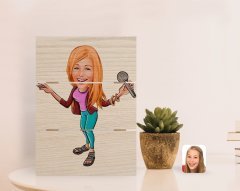 Kişiye Özel Şarkı Söyleyen Kız Karikatürlü Otantik Masaüstü Ahşap Palet Çerçeve-1