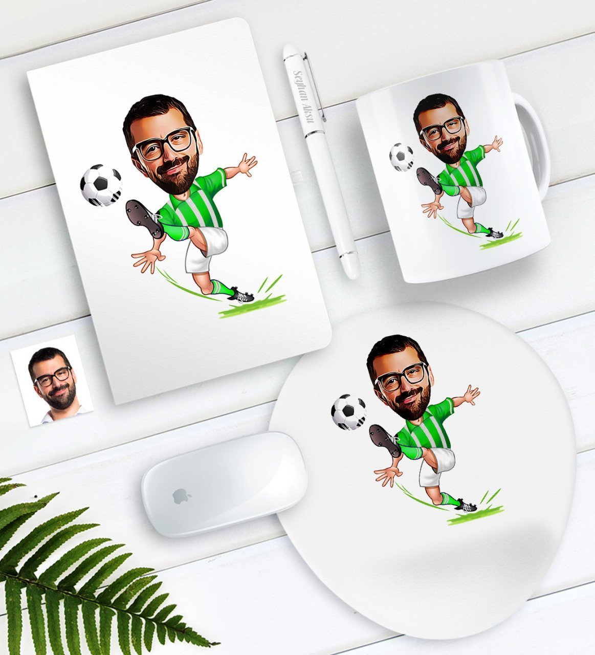Kişiye Özel Bay Yeşil Beyaz Futbolcu Karikatürlü Defter Kalem Kupa Mouse Pad Seti