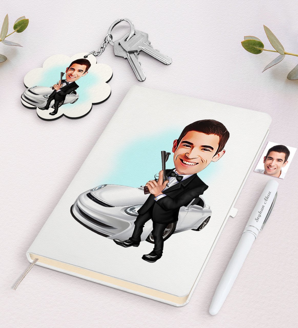 Kişiye Özel Ajan Karikatürlü Beyaz Defter Kalem ve Anahtarlık Hediye Seti