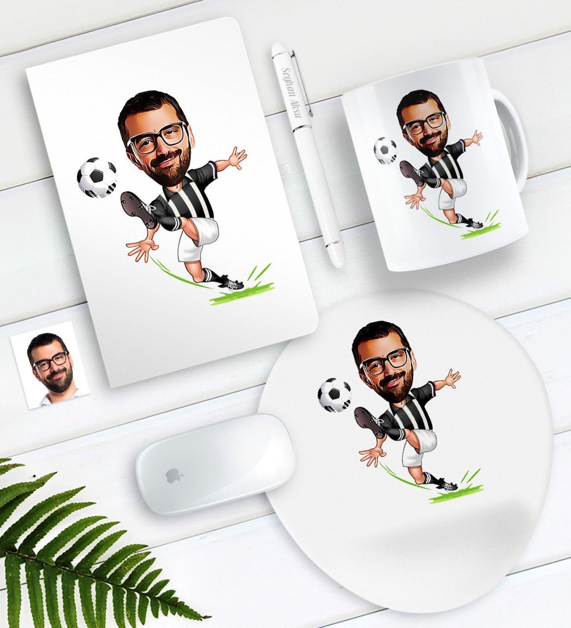 Kişiye Özel Bay Siyah Beyaz Futbolcu Karikatürlü Defter Kalem Kupa Mouse Pad Seti